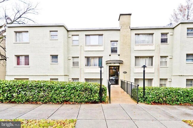 Foto del edificio - 2838 Hartford St SE