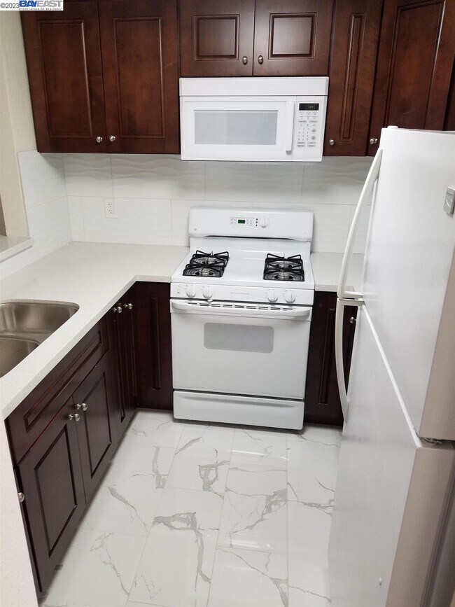 Foto del edificio - 9607 Elmview Dr
