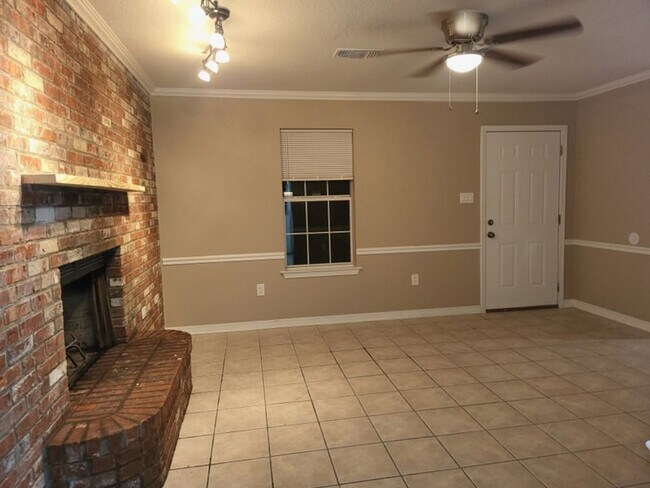 Building Photo - North Islandview 108
