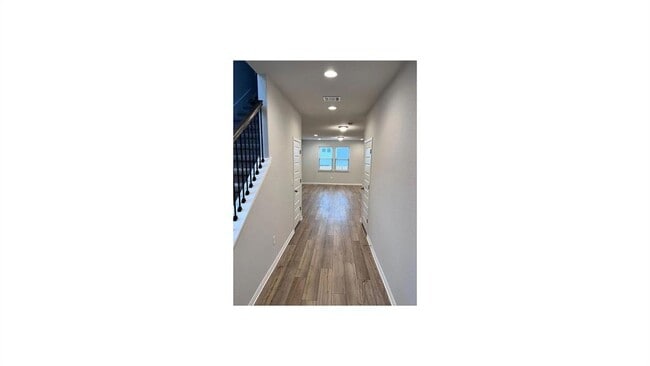 Building Photo - 320 Rend Dr
