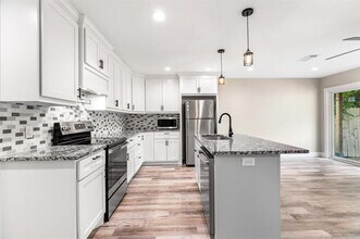 Building Photo - 1604 W Johnson St