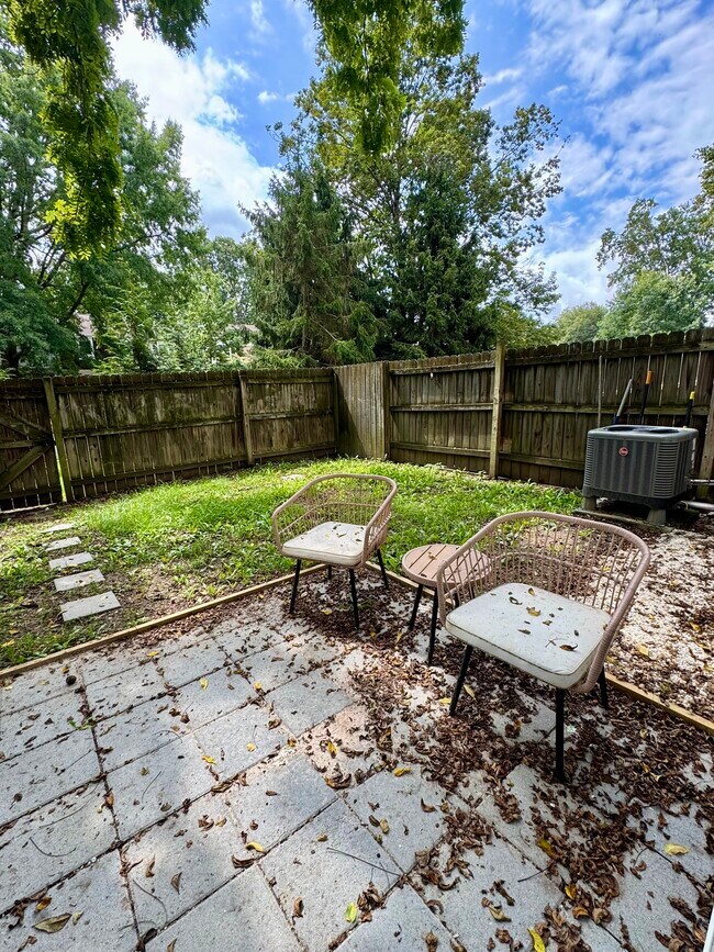 Patio trasero - 202 Huntington Ln