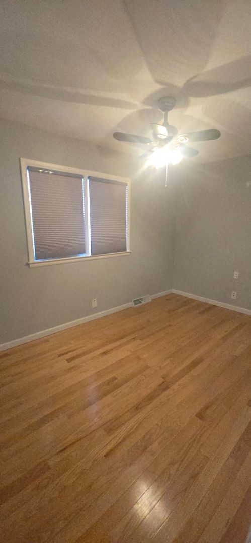 Foto del edificio - 3 BED 2 BATH COMPLETELY UPDATED SINGLE FAMILY HOME ---- FLORAL