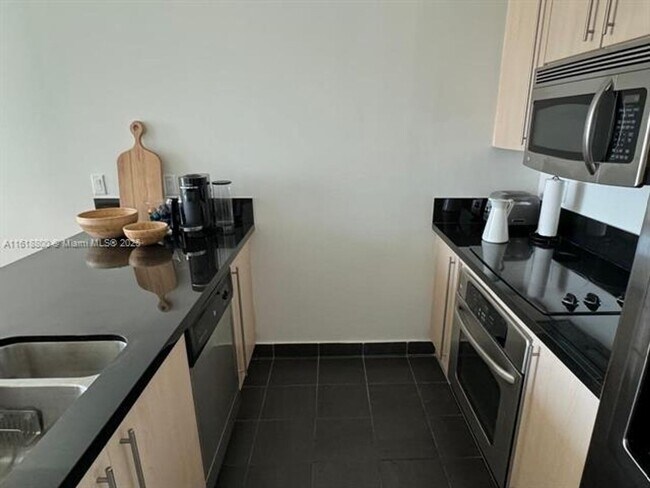 Foto del edificio - 79 SW 12th St