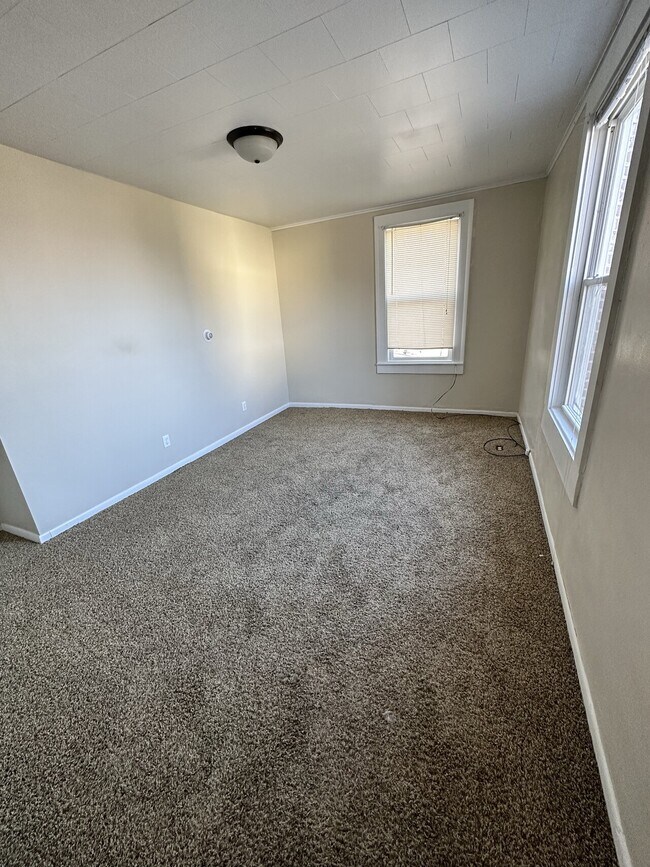 Building Photo - 572 W. 5th Street Apartments LLC