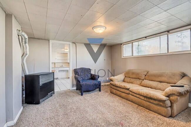 Building Photo - 585 S 1200 W