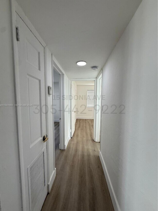 Foto del edificio - 15 Sidonia Ave