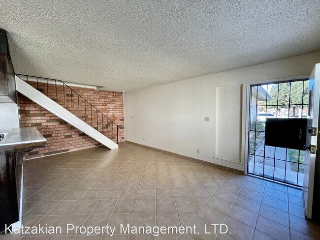 Building Photo - 2 br, 1 bath House - 2928 Peachtree Dr. #2