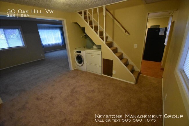 Building Photo - 30 Oak Hill View
