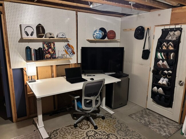 Building Photo - 491 Red Oak Dr