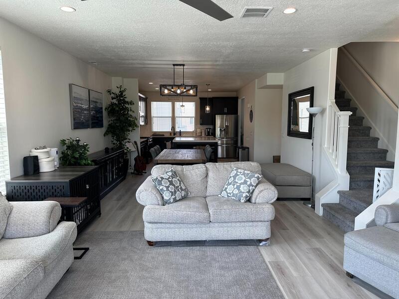 Primary Photo - 4672 W Vermillion Dr
