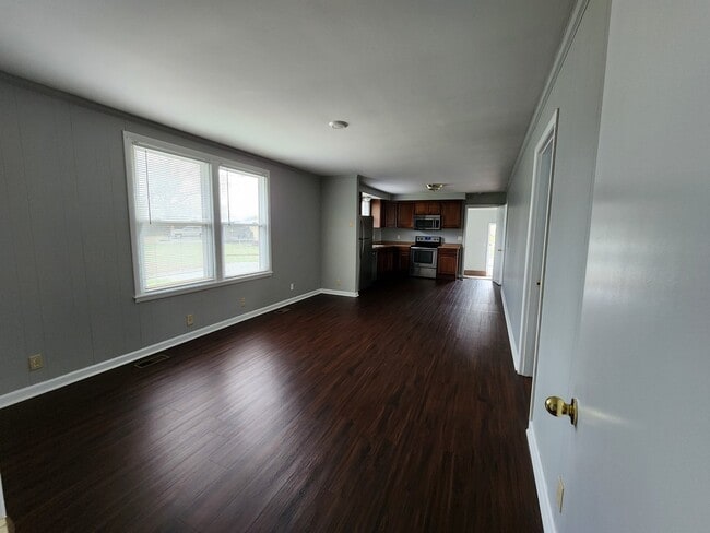 Building Photo - 2221 Green Acres Dr