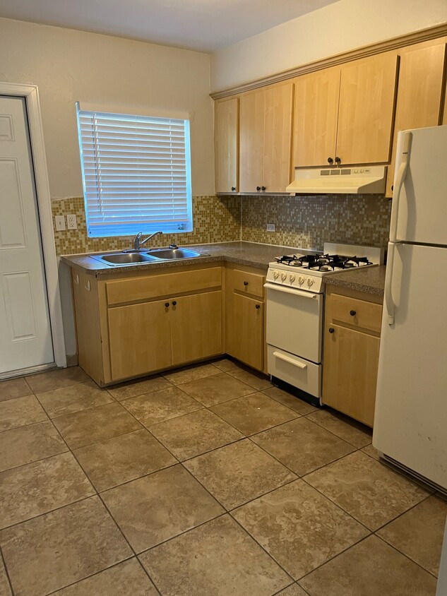 Kitchen - 1143 SW 12th Ave