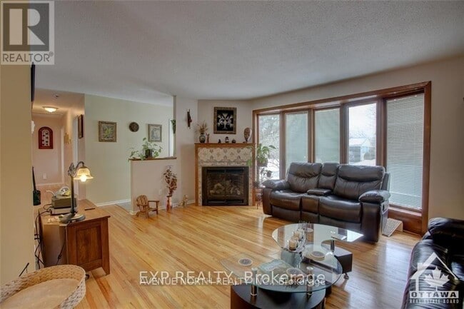 Photo du bâtiment - 15 Saginaw Crescent