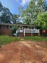 Building Photo - 204 Pine Ln