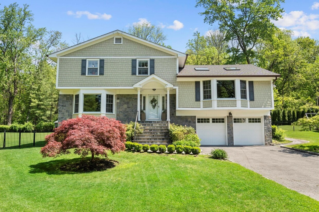 Primary Photo - 12 Cherry Ln