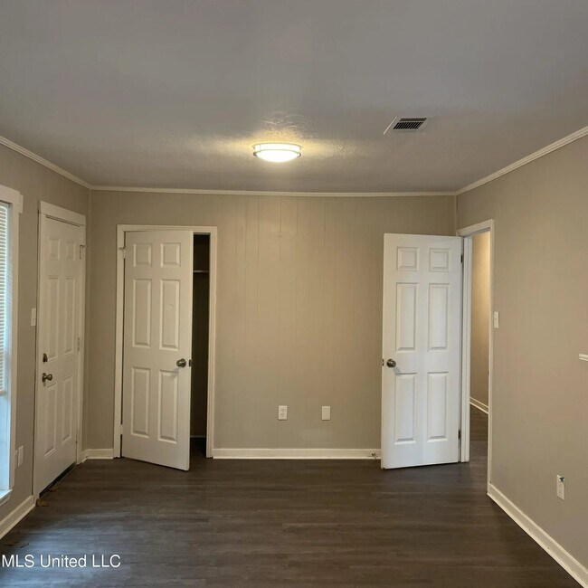 Foto del edificio - 195 Hayes Dr