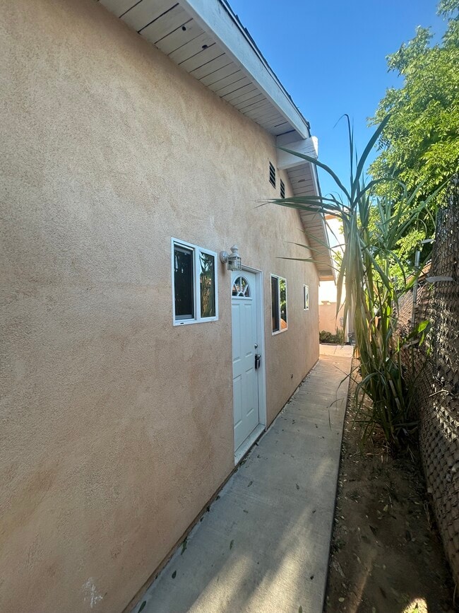 Building Photo - 7446 Tampa Ave