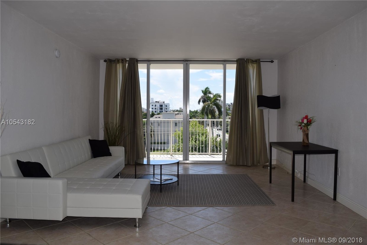 Primary Photo - ISLAND POINTE CONDO