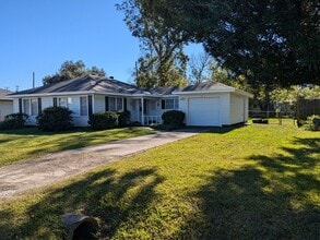 Building Photo - 717 Riffle Ave