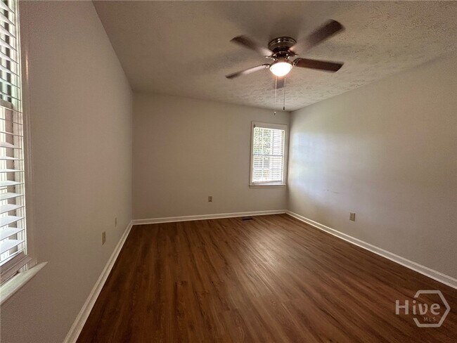 Building Photo - 1080 Lois Ln