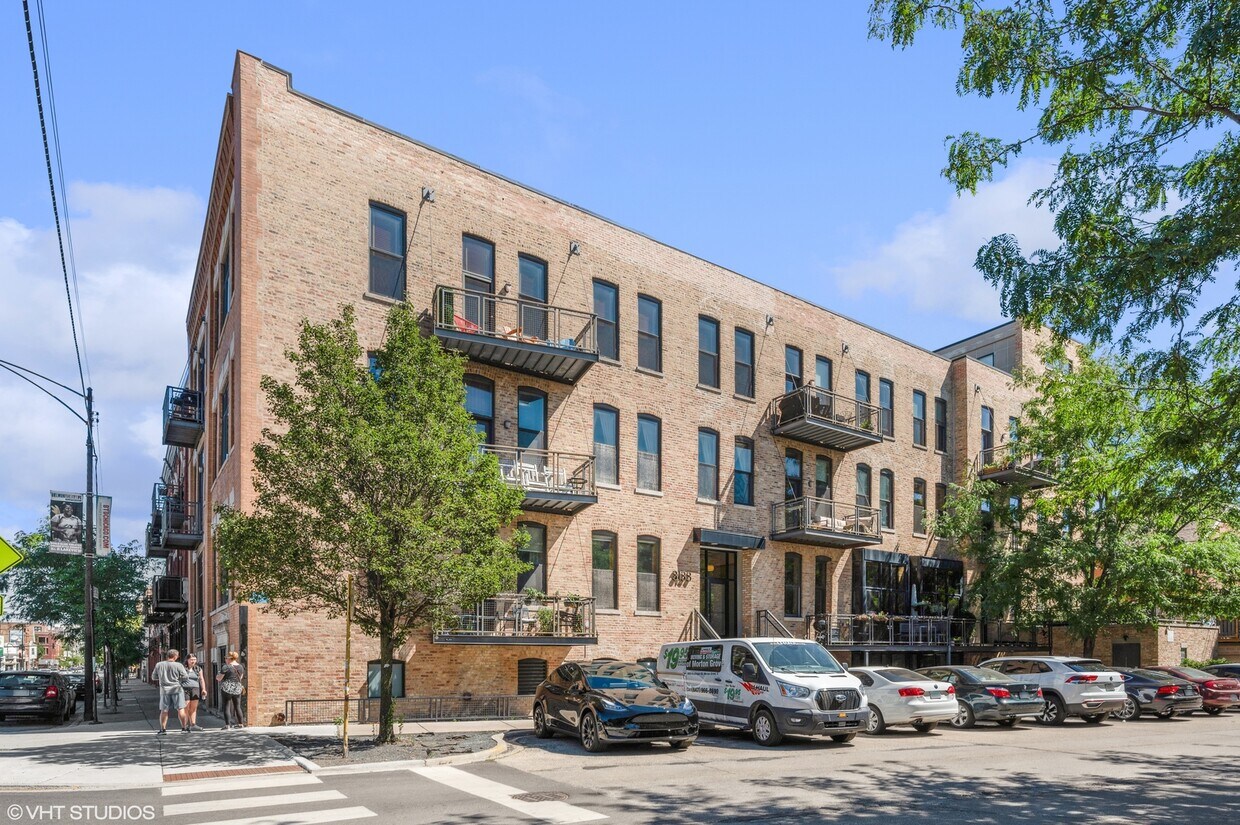 Foto principal - 3133 N Lakewood Ave