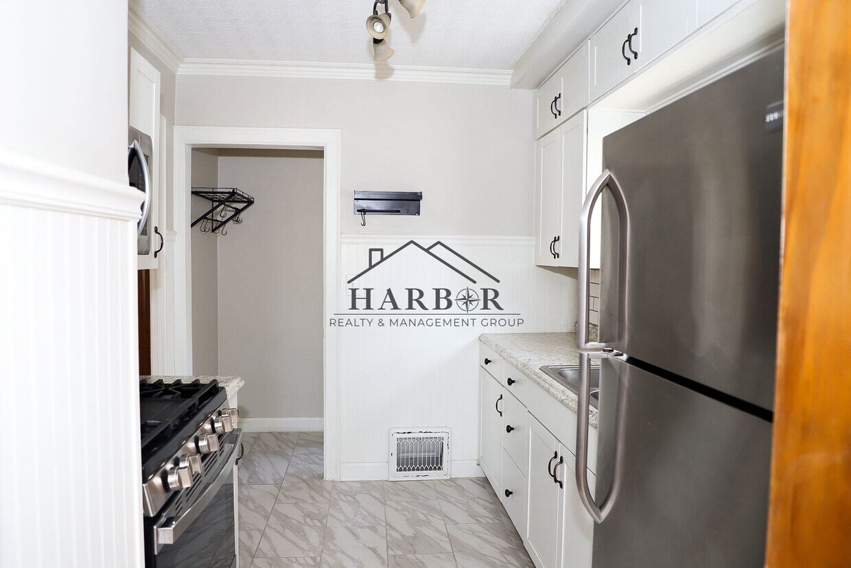 Foto principal - 3 Bedroom Single Family Home in SE Rochest...