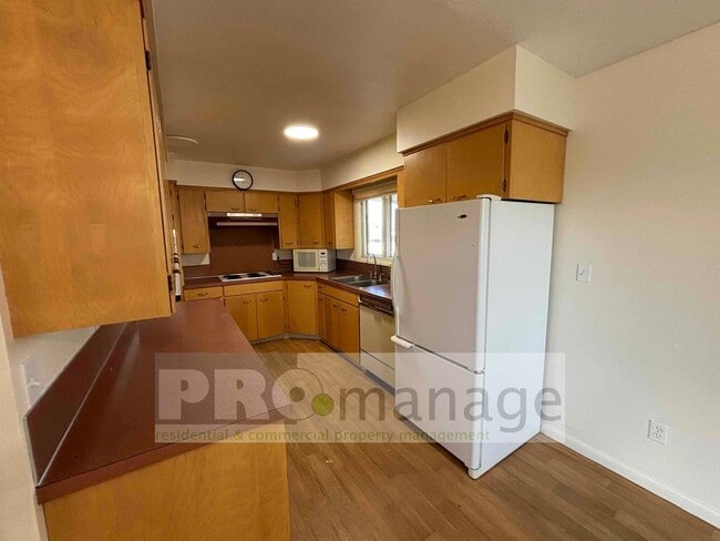 Building Photo - Spacious 5 Bed, 2.5 Bath Home in Blackfoot