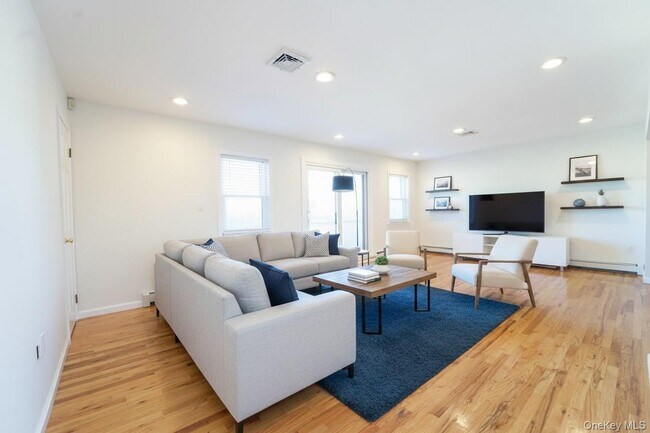 Foto del edificio - 556 E Harrison St