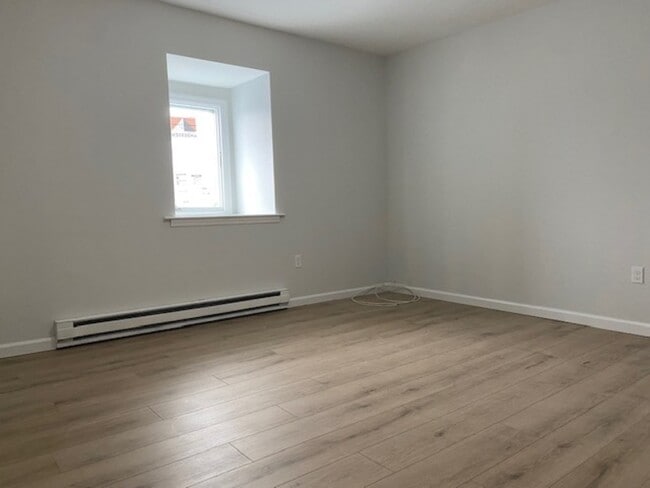 Building Photo - 960 Violet Ave