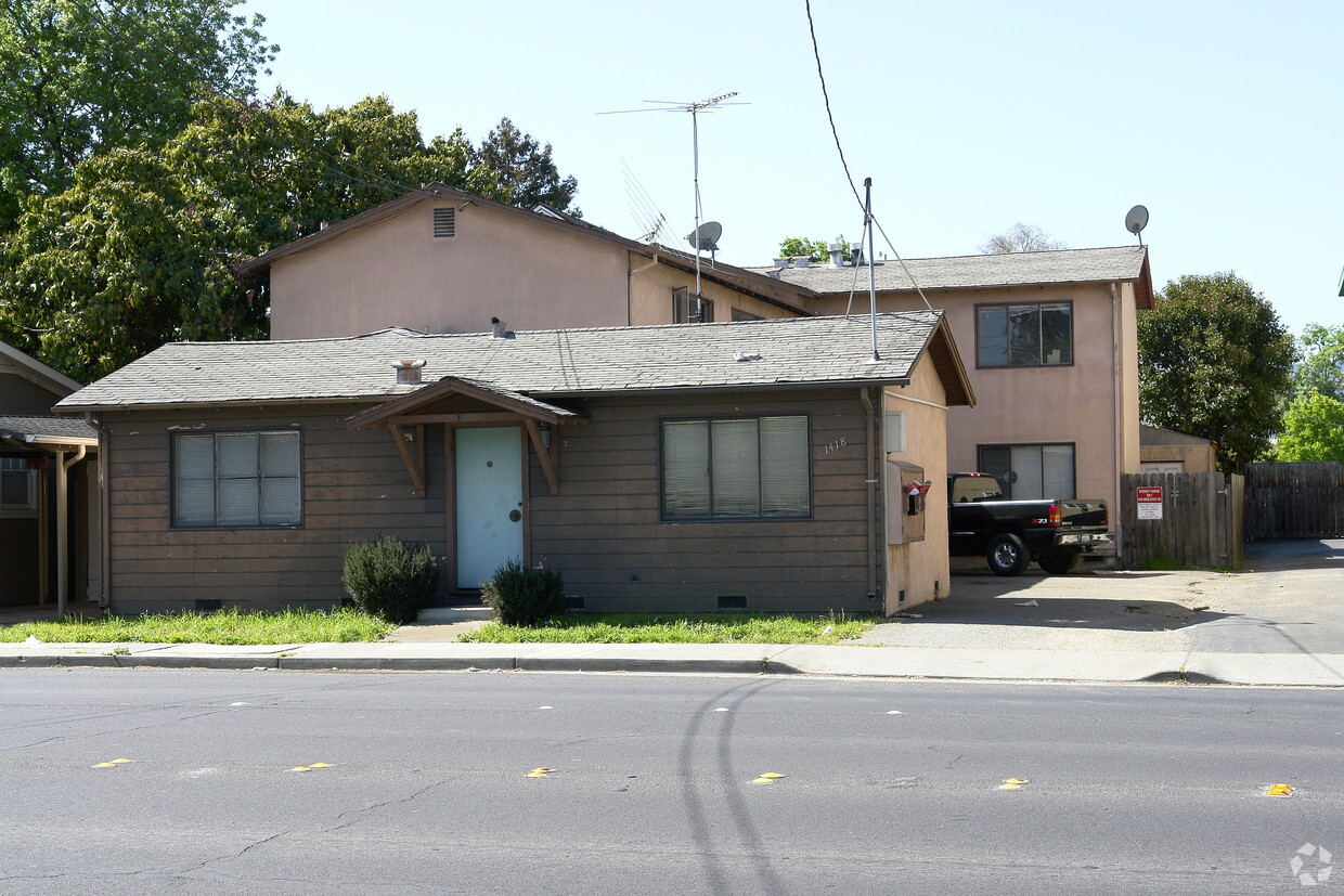 Foto del edificio - 1418 Middlefield Rd