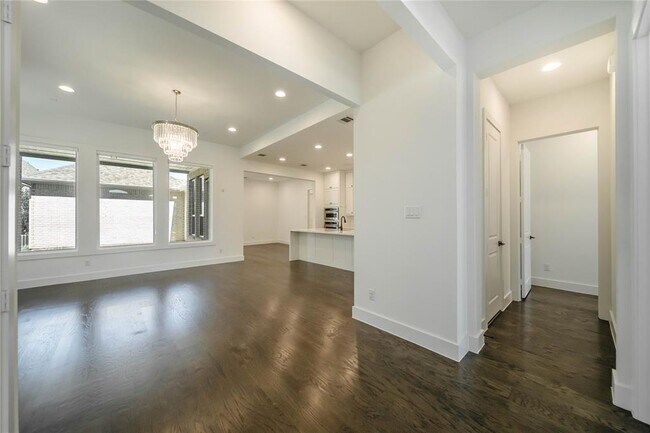 Building Photo - 1102 Sewanee Dr
