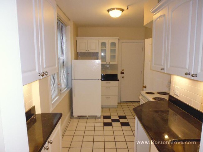 Building Photo - 907 Boylston St