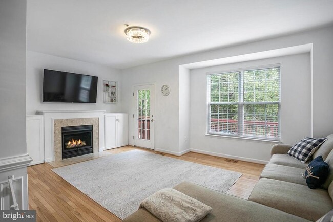 Building Photo - 6425 Nice Pl