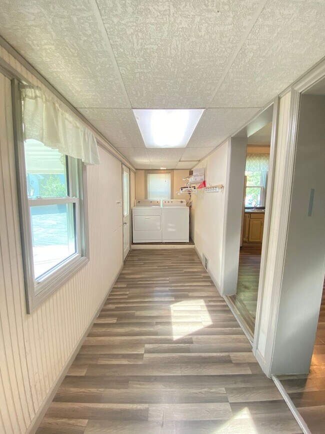 Building Photo - Coming Soon! Spacious 3 Bedroom, 1 Bath Ho...