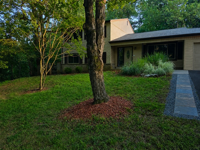 Building Photo - 7708 Suthard Dr