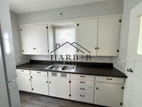 Building Photo - 527 Boone St