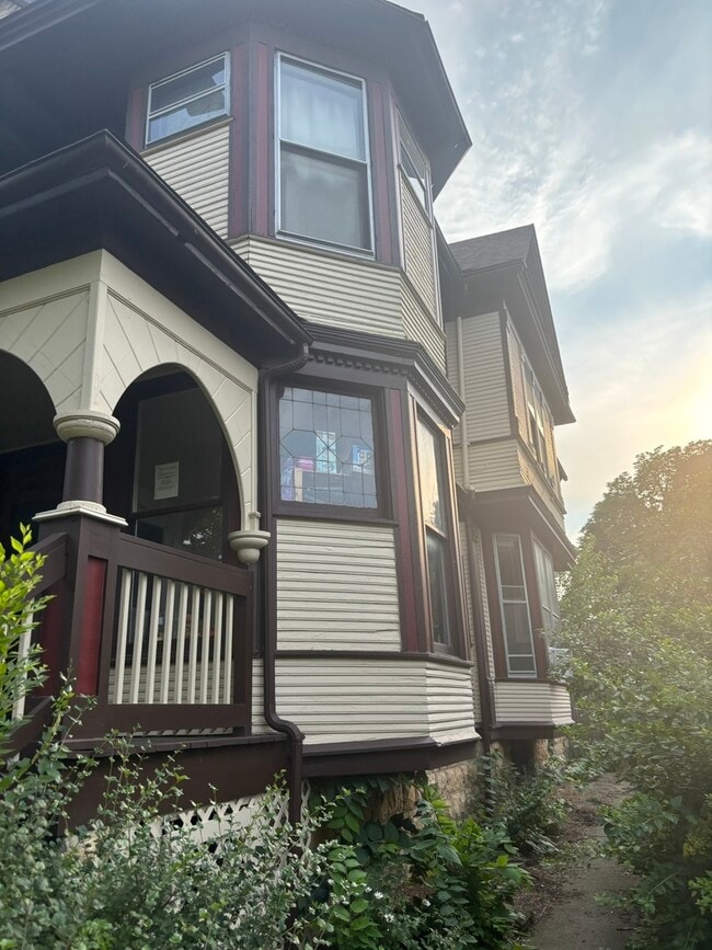 Building Photo - 319 Wesley Ave