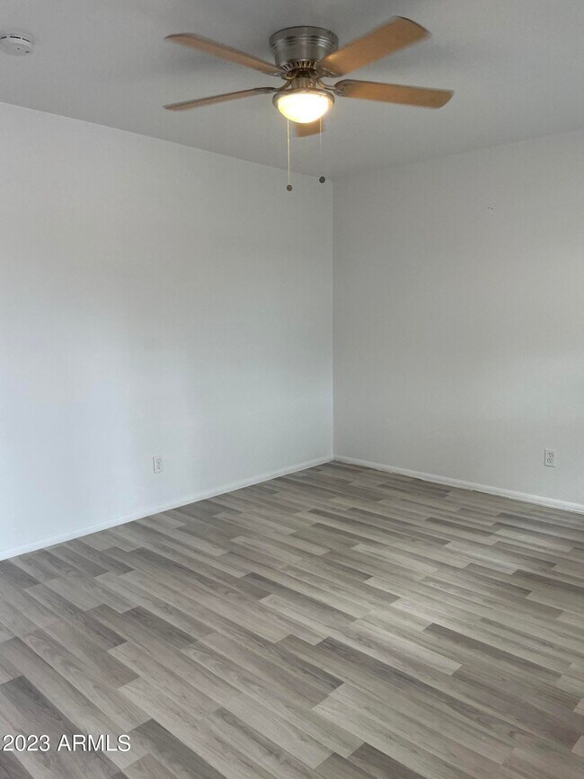 Building Photo - 2242 N 29th Pl
