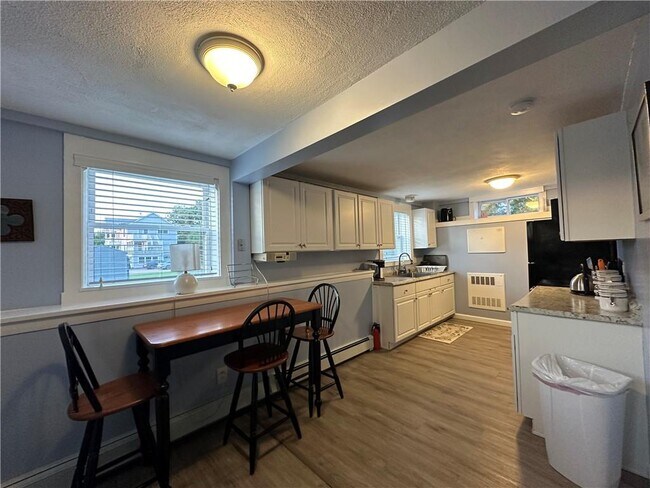 Building Photo - 40 Hemlock Ave