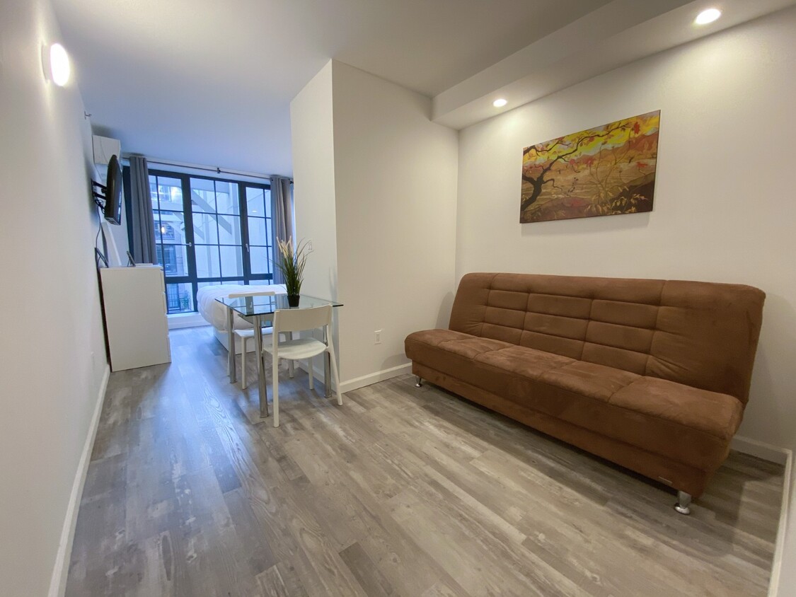 Foto principal - 433 W 53rd St