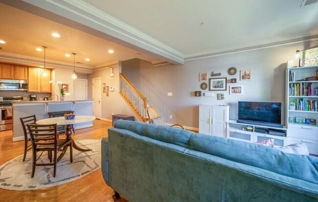 Building Photo - Bright and Modern Home with Prime Commuter...