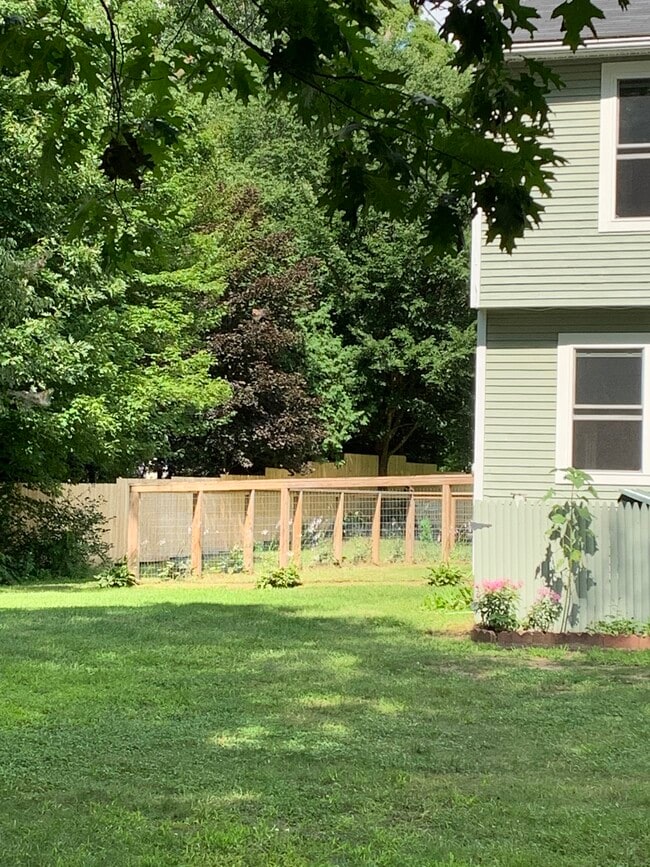 Building Photo - 6 Oakwood Ln
