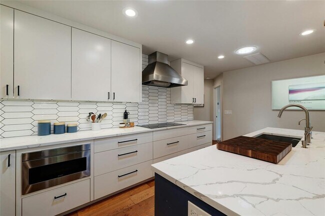 Building Photo - 8701 S Path