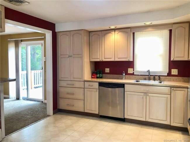 Building Photo - 49 Cheshire Dr