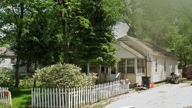 Building Photo - 1440 Campeau St