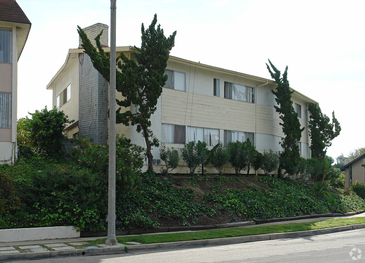 Building Photo - 748-752 Amigos Way
