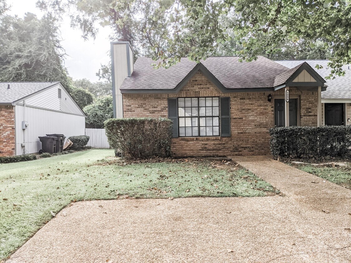 Foto principal - 1098 Rockbrook Ct