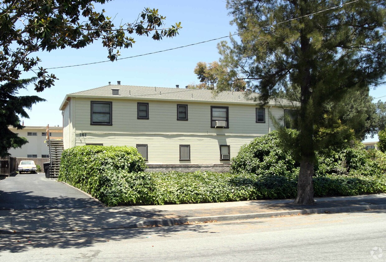 Building Photo - 675 Johanna Ave