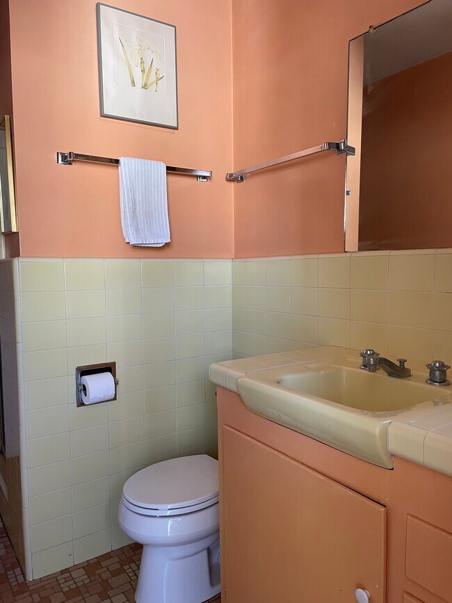 baño con ducha - 2125 Manhattan Ave